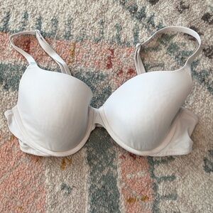 Victoria's Secret PINK Wear Everywhere T-Shirt Lightly Lined Bra | 36C | White